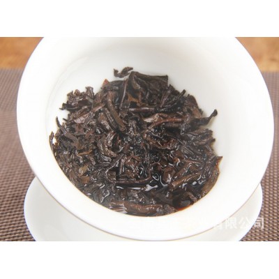 云南普洱茶熟茶 饼茶2009年易武麻黑古韵名山陈年普洱茶357g图4