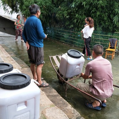 汉农中蜂木桶土蜂蜜500g古法割蜜一年只取一次秦岭山野花天然纯蜜图3