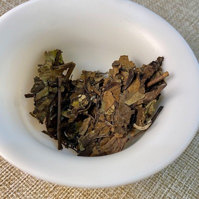 福鼎厂家老寿眉饼2015年有机寿眉饼陈年老白茶茶饼老寿眉茶叶批发图3