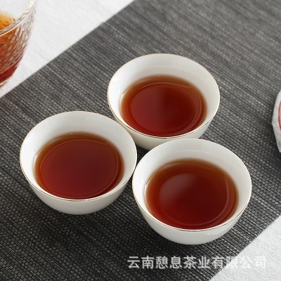 云南普洱茶2019年 100克流金岁月小饼 普洱熟茶直供大量批发图5